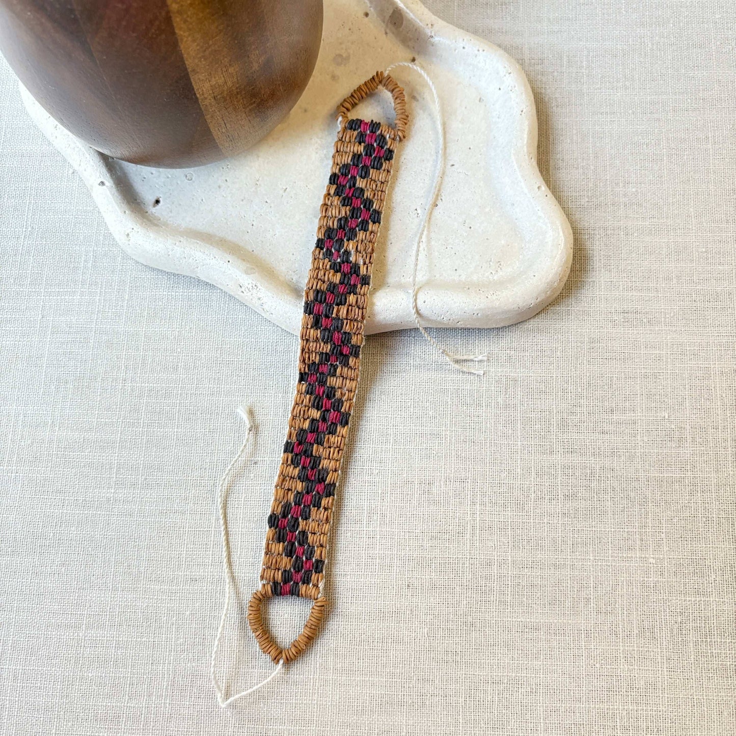 Bracelet de graines de morototo fin - Ethnie Katuena Bracelet Ethnie Katuena, localisée dans les états de l' Amazonas, Pará et Roraima dans le Nord du Brésil.