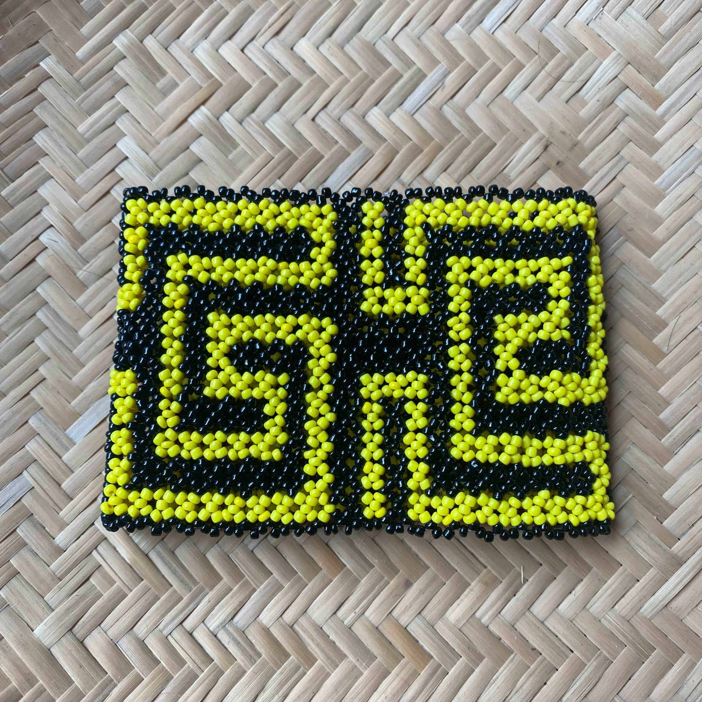 Bracelet en perles de verre (Miçanga) - grande taille - jaune et noir - Ethnie Kayapo Bracelet Ethnie Kayapo, localisée dans l'état du Pará au nord du Brésil