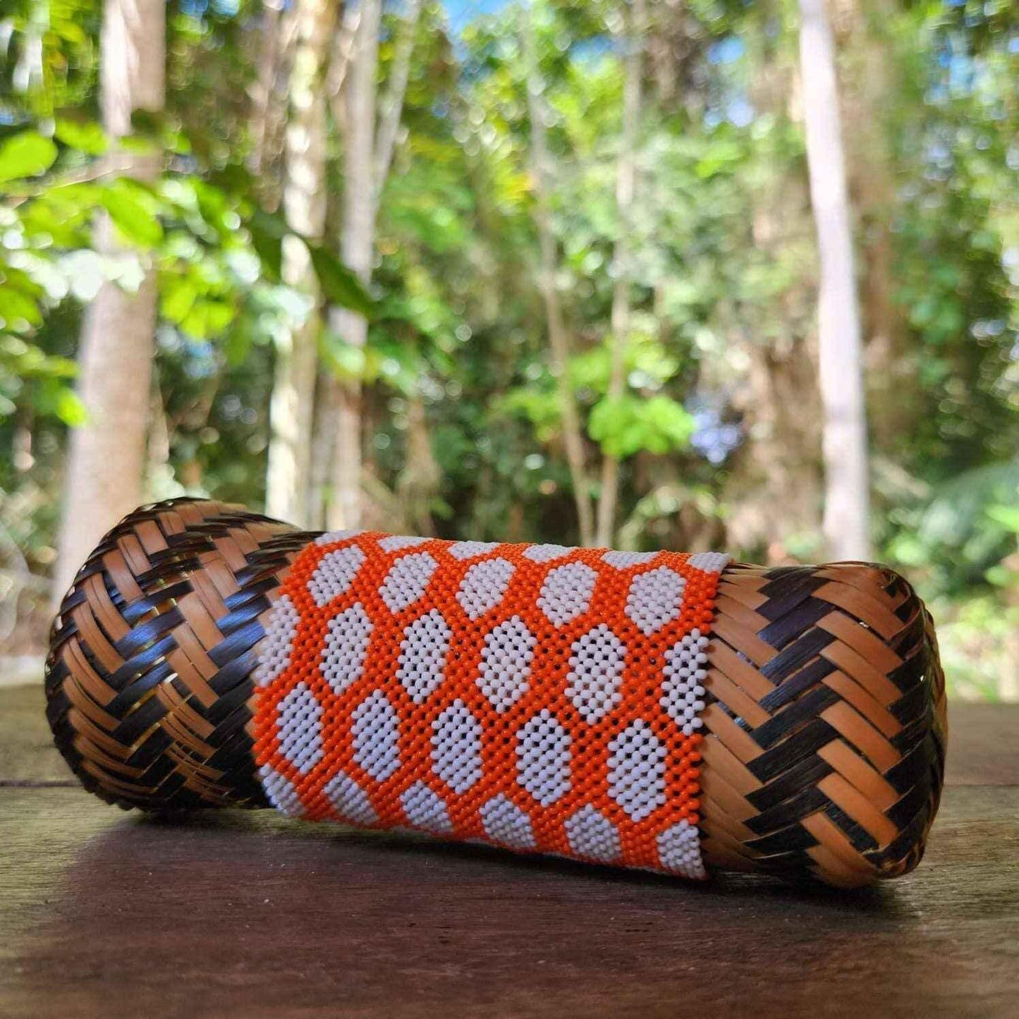 Bracelet en perles de verre (Miçanga) - moyenne taille - orange et blanc