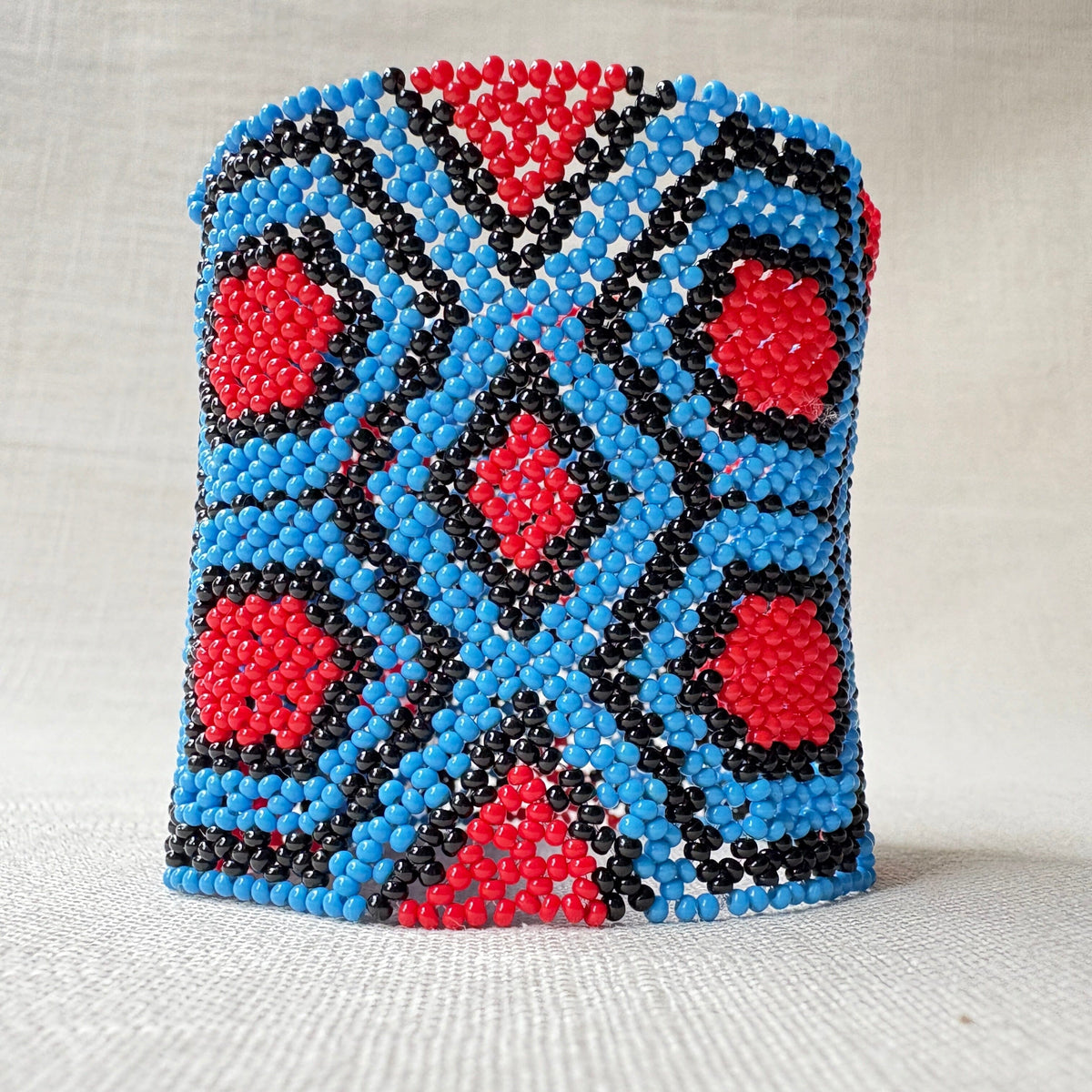 Pulseira em contas de vidro (Miçanga) - tamanho pequeno - azul vermelho e preto