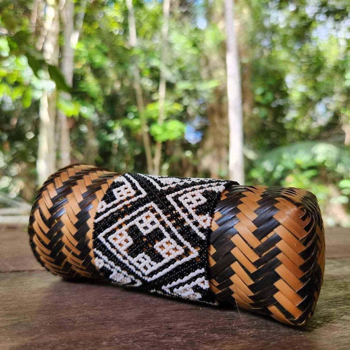 Bracelet en perles de verre (Miçanga) - moyenne taille - noir blanc