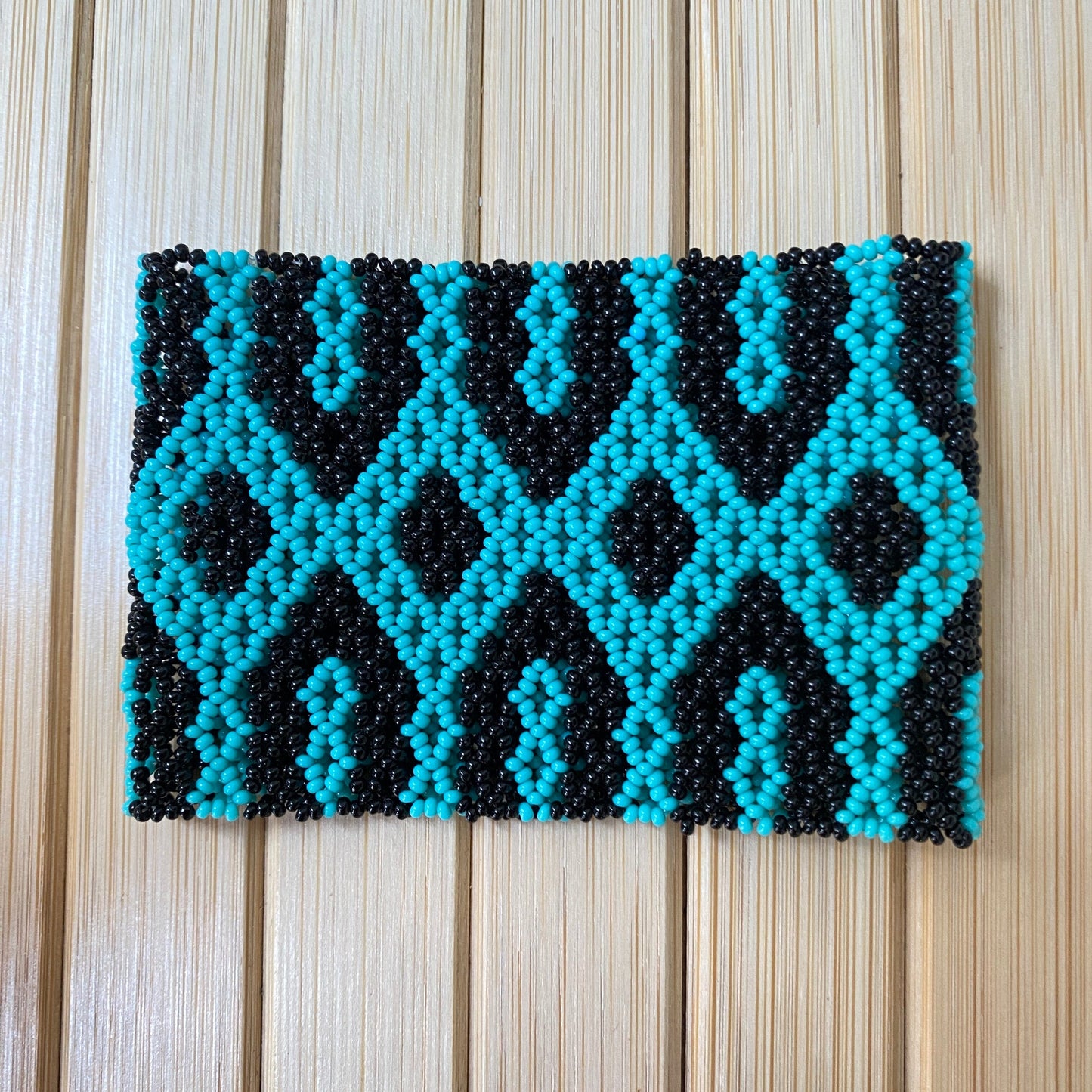 Bracelet Miçanga - petite taille - bleu et noir - Ethnie Kayapo Bracelet Ethnie Kayapo, localisée dans l'état du Pará au nord du Brésil