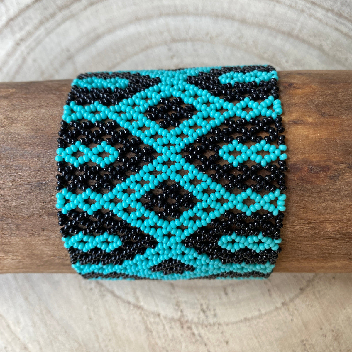 Pulseira em contas de vidro (Miçanga) - tamanho pequeno - azul e preto