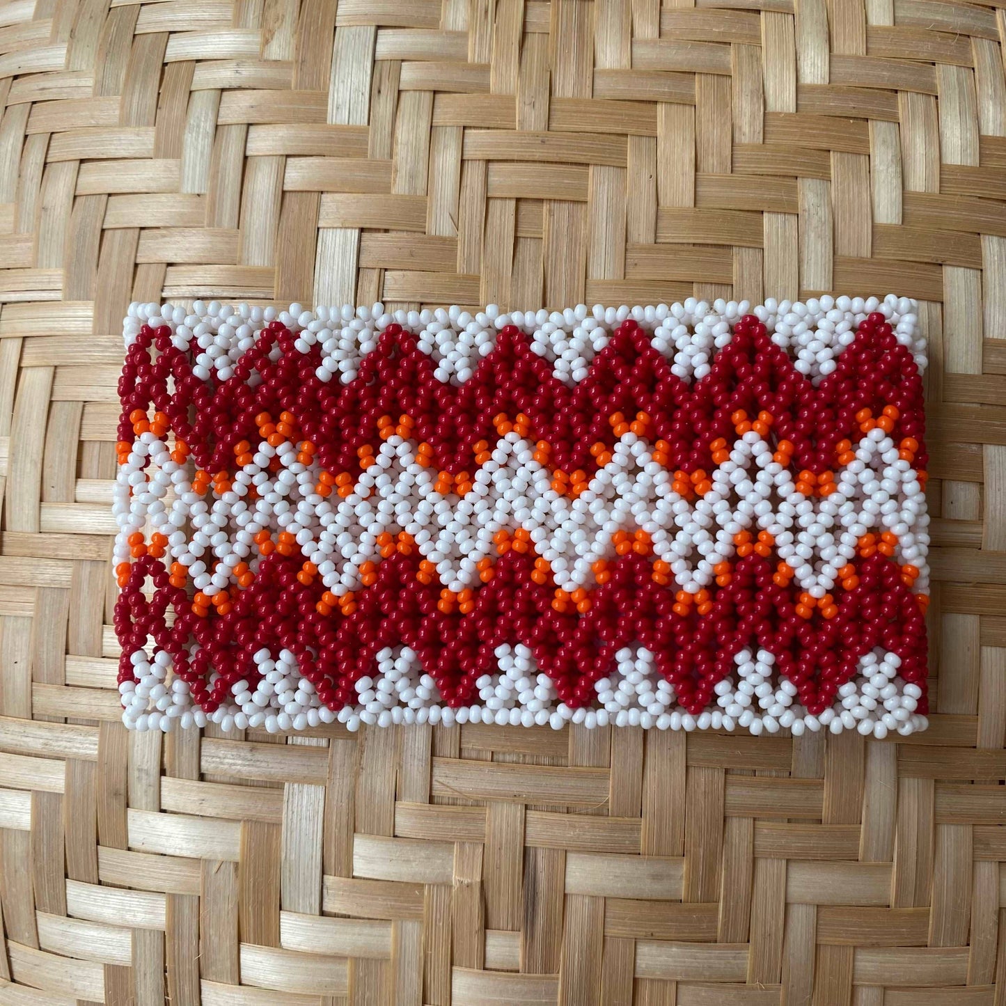 Bracelet Miçanga - petite taille - rouge blanc - Ethnie Kayapo Bracelet Ethnie Kayapo, localisée dans l'état du Pará au nord du Brésil