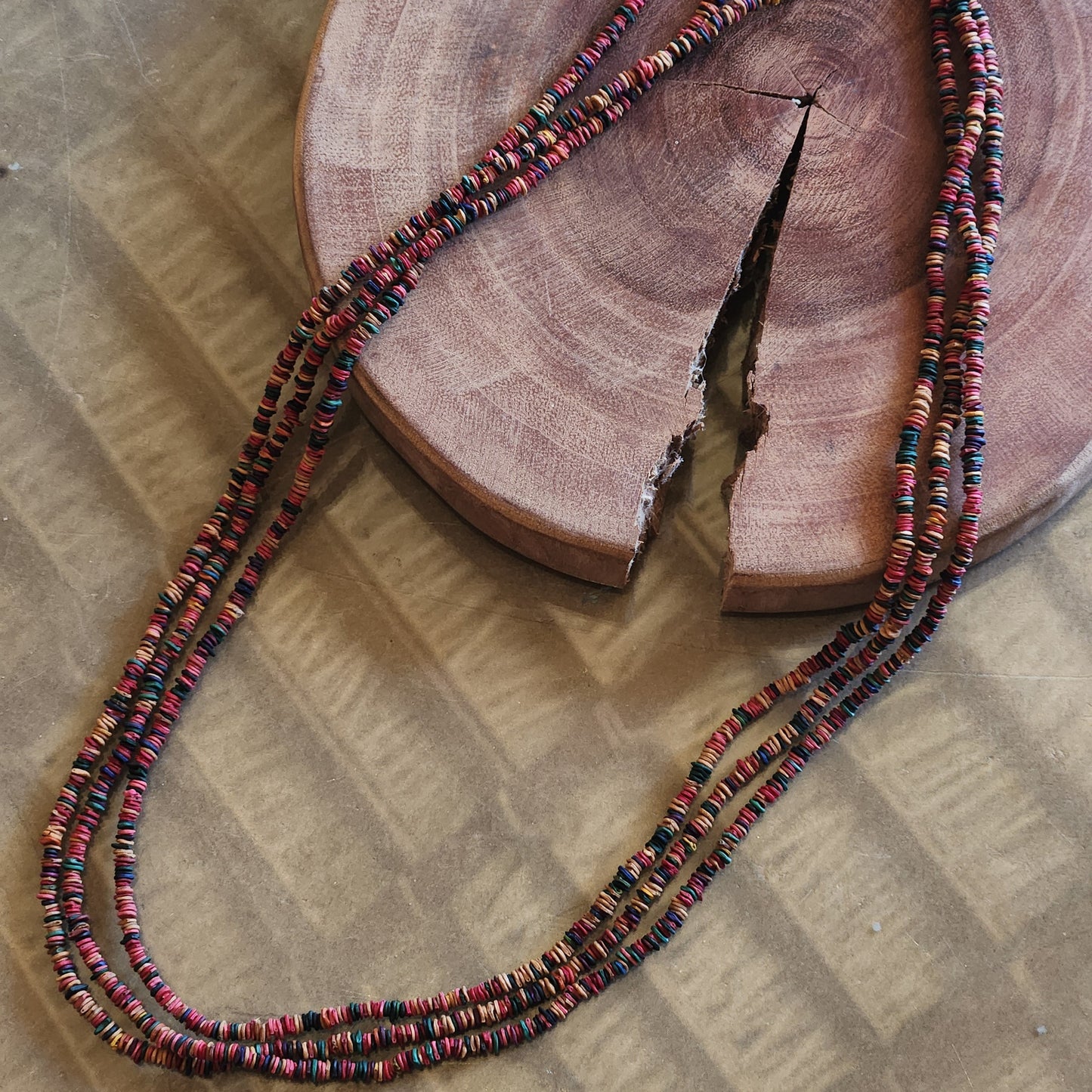 Collier de graines de morototo multicolores 3 lignes et fermeture açai violet - Communauté Jamaraqua