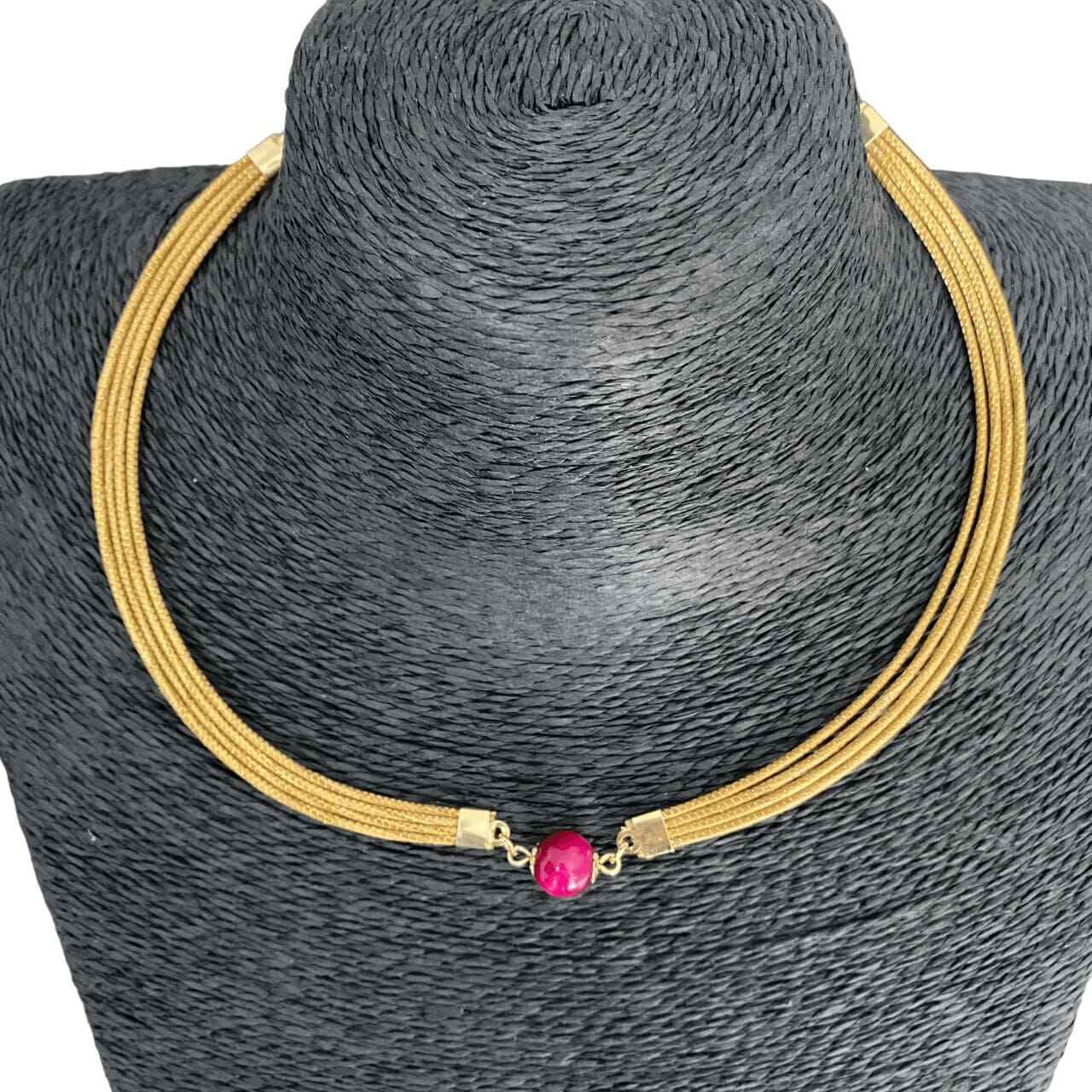 Collier Capim Dourado 4 lignes et pierre naturelle oeil de tigre rubis