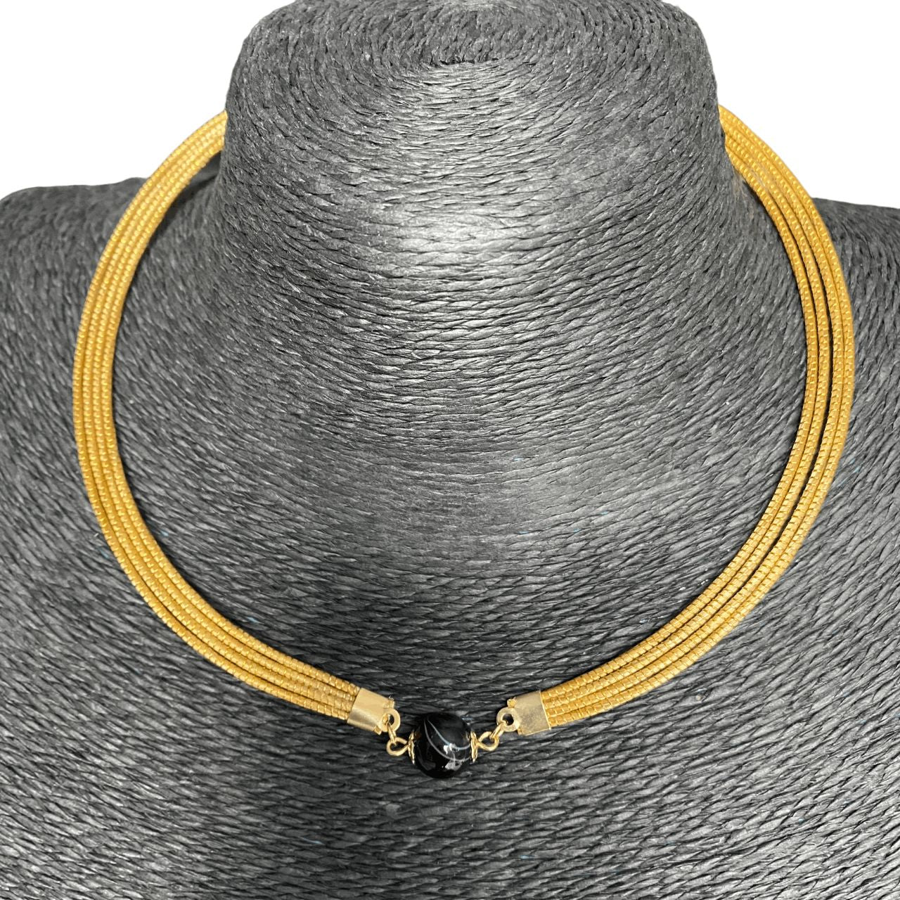 Collier Capim Dourado 4 lignes - pierre naturelle agate noire Collier Artisan local travaillant le Capim Dourado dans l'état du Tocantins au centre-est du Brésil