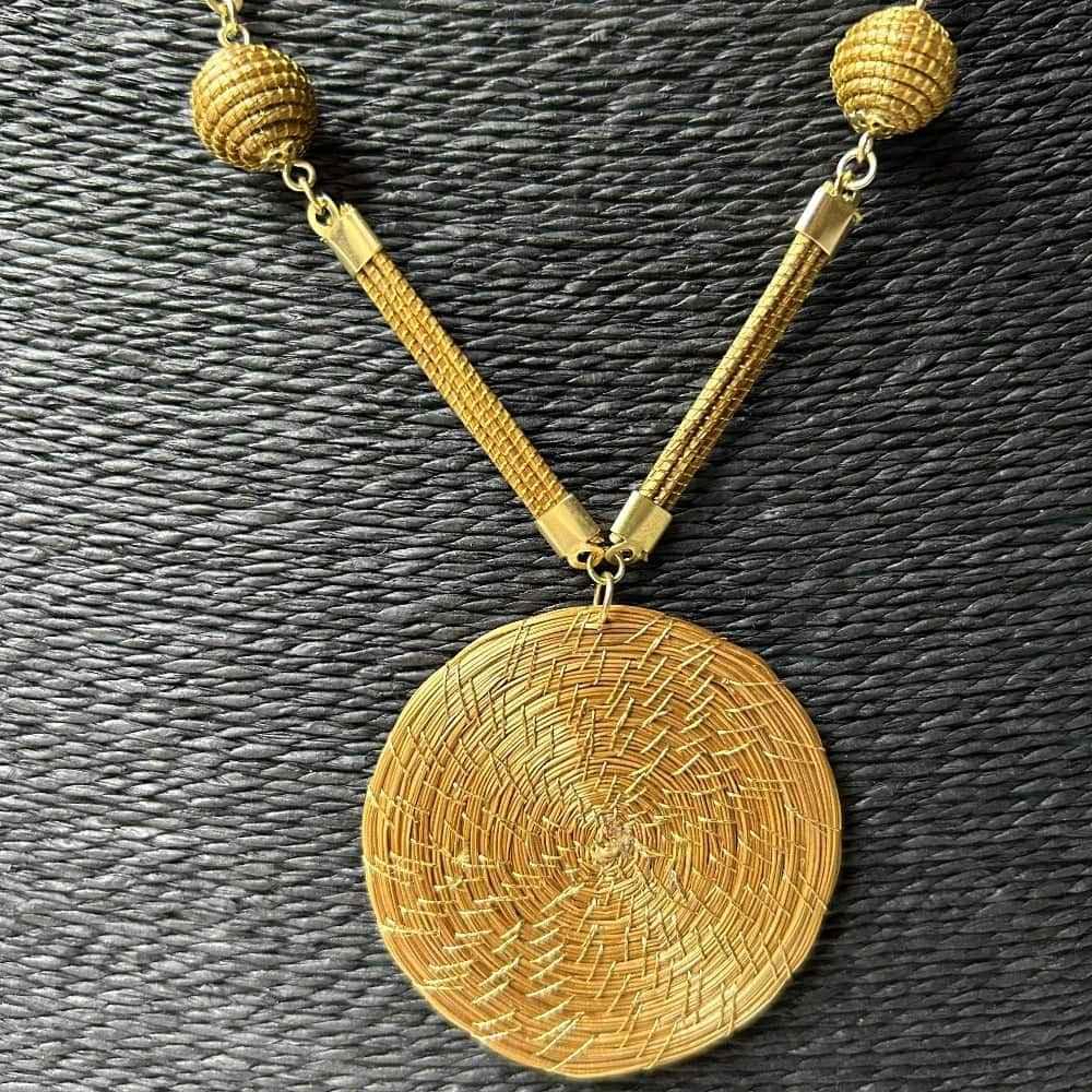 Colar Capim Dourado 4 contas e mandala