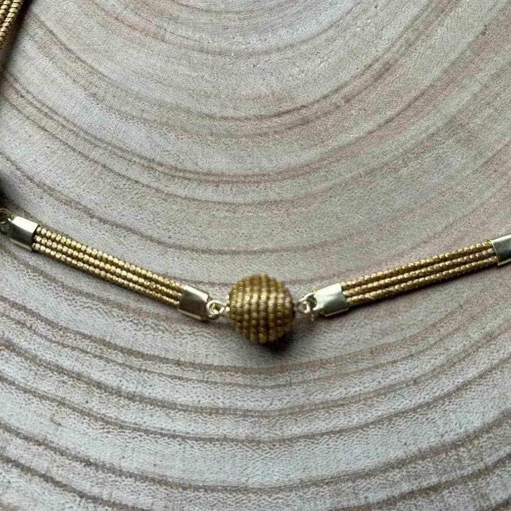Colar Capim Dourado contas - cordão suede