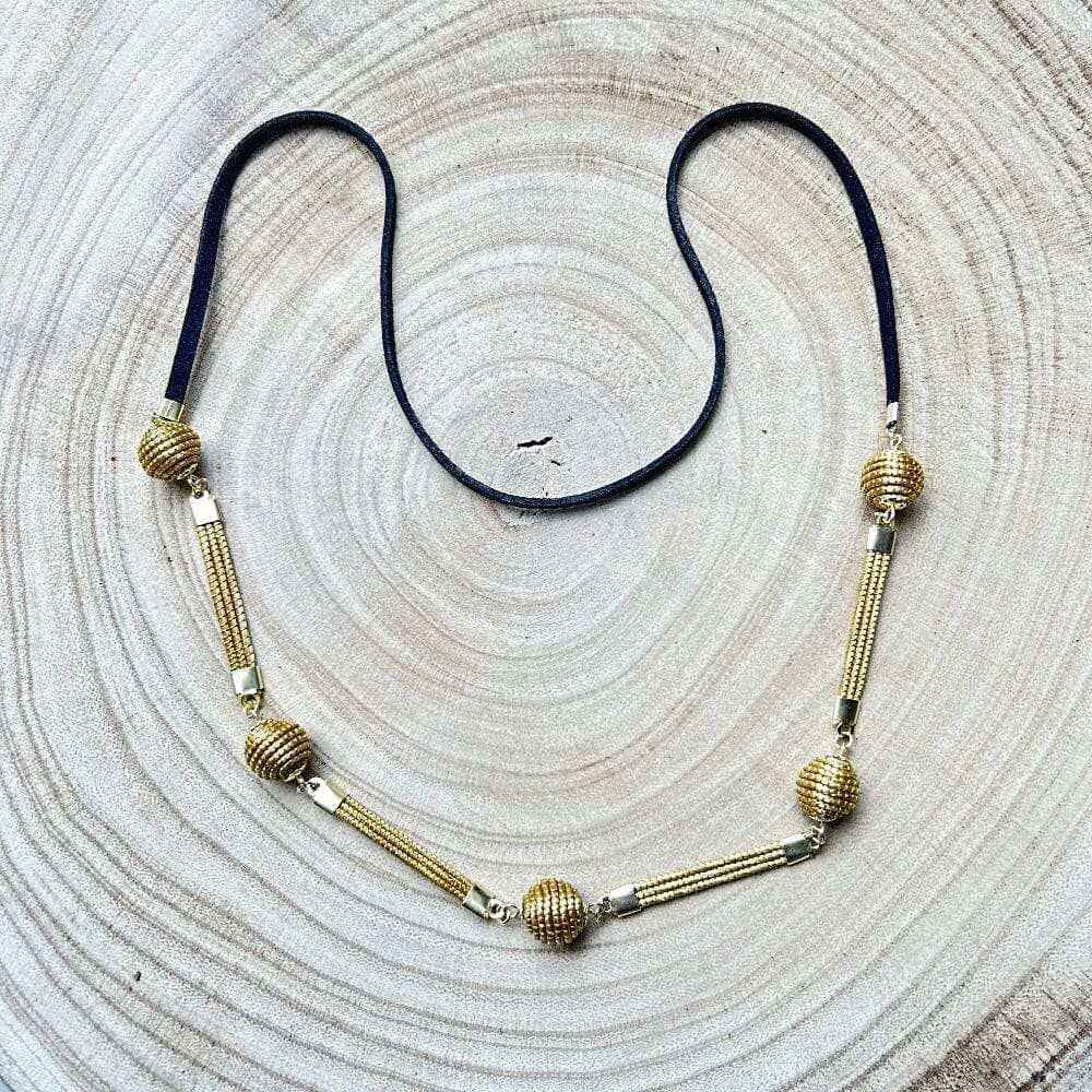 Colar Capim Dourado contas - cordão suede