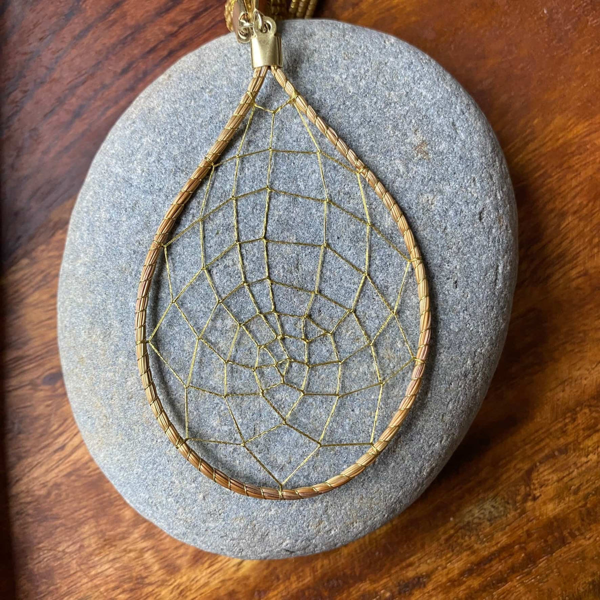 Collier Capim Dourado perles et pendentif attrape-rêves