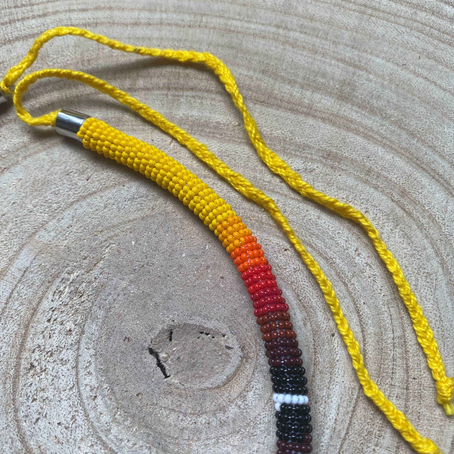 Collier corail en perles de verre (Miçanga) - jaune rouge et noir