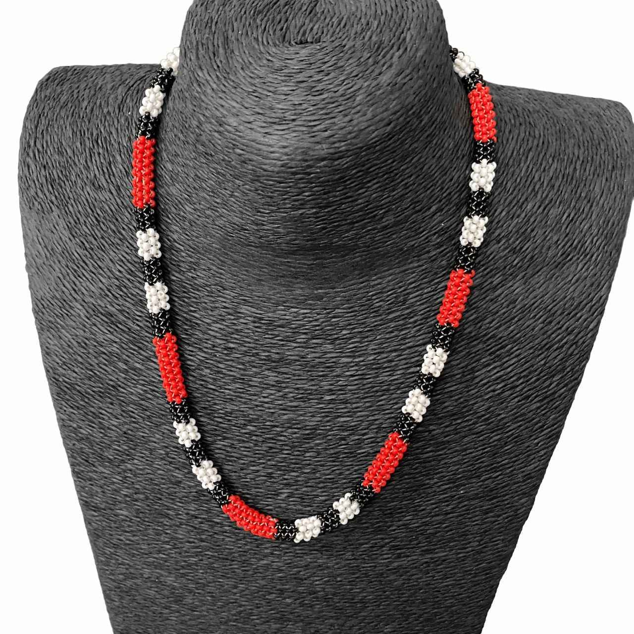 Collier Corail en perles de verre (Miçanga) - rouge noir