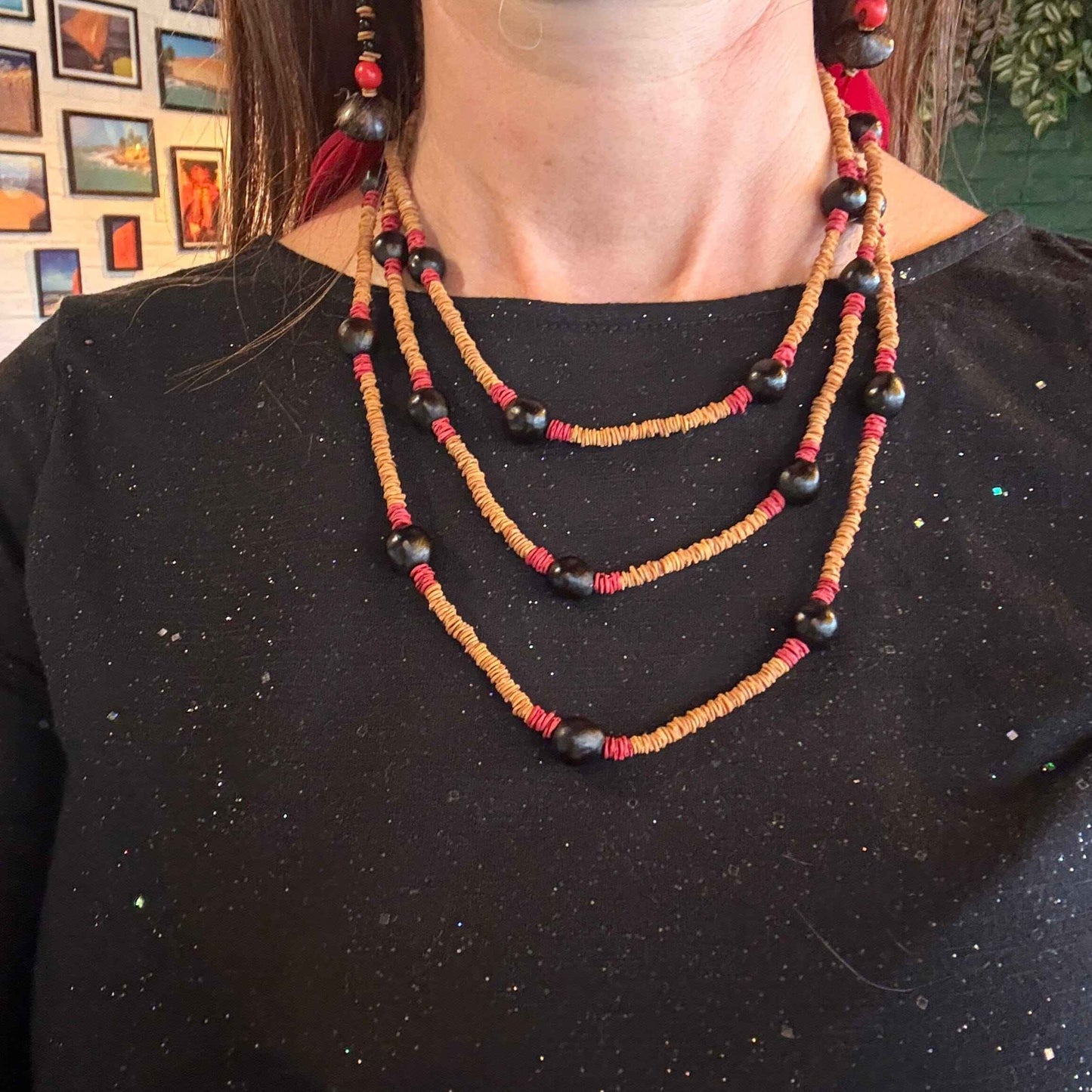 Collier de graines de morototo marron et rouge et saboneteira avec fermoir