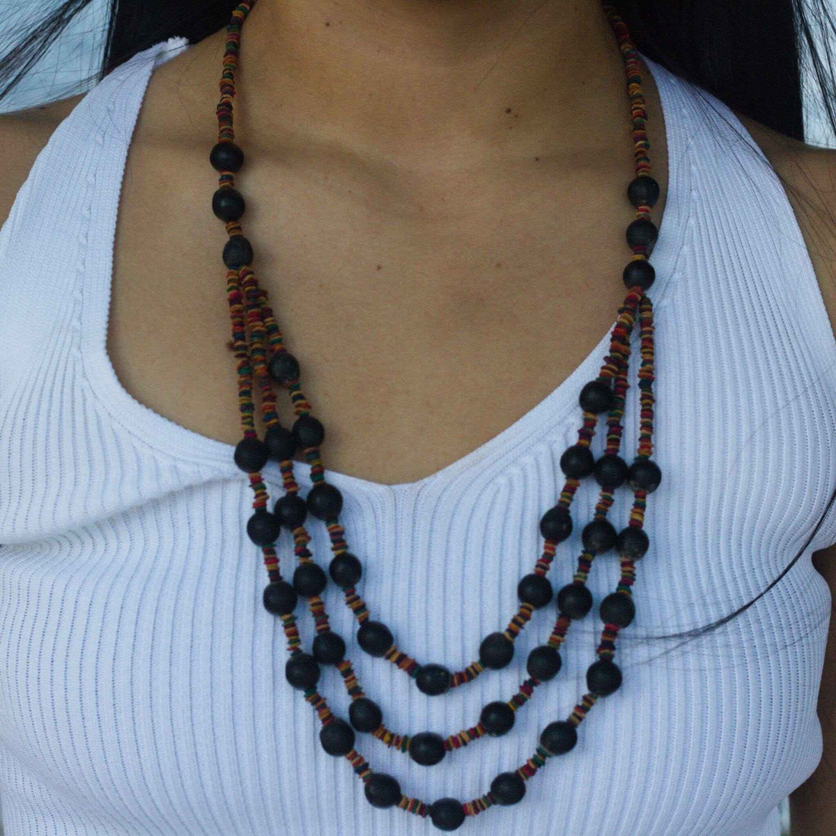 Collier de graines de morototo multicolores et saboneteira - fermeture bleu