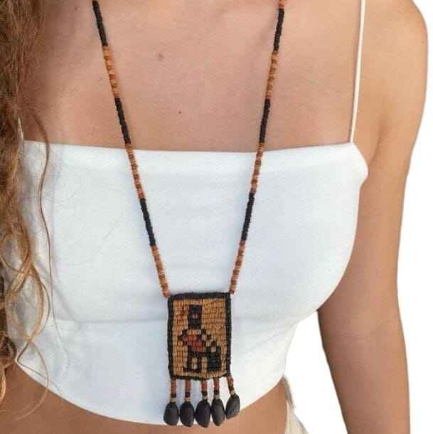 Collier de graines naturelles de morototo - pendentif rectangulaire