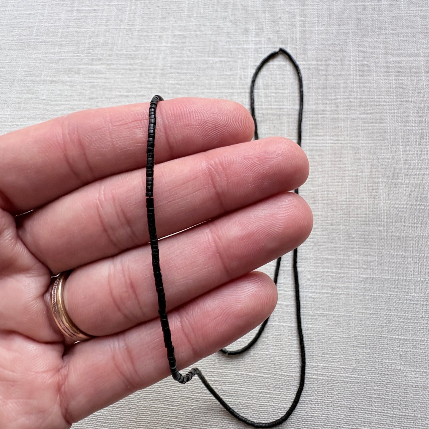 Collier de graines naturelles - Tucuma très fin - Ethnie Marubo Collier Ethnie Marubo, localisée dans l'état d'Amazonas au nord du Brésil.