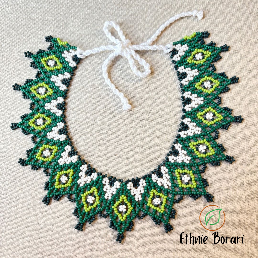 Colar em contas de vidro (Miçanga) - verde e branco