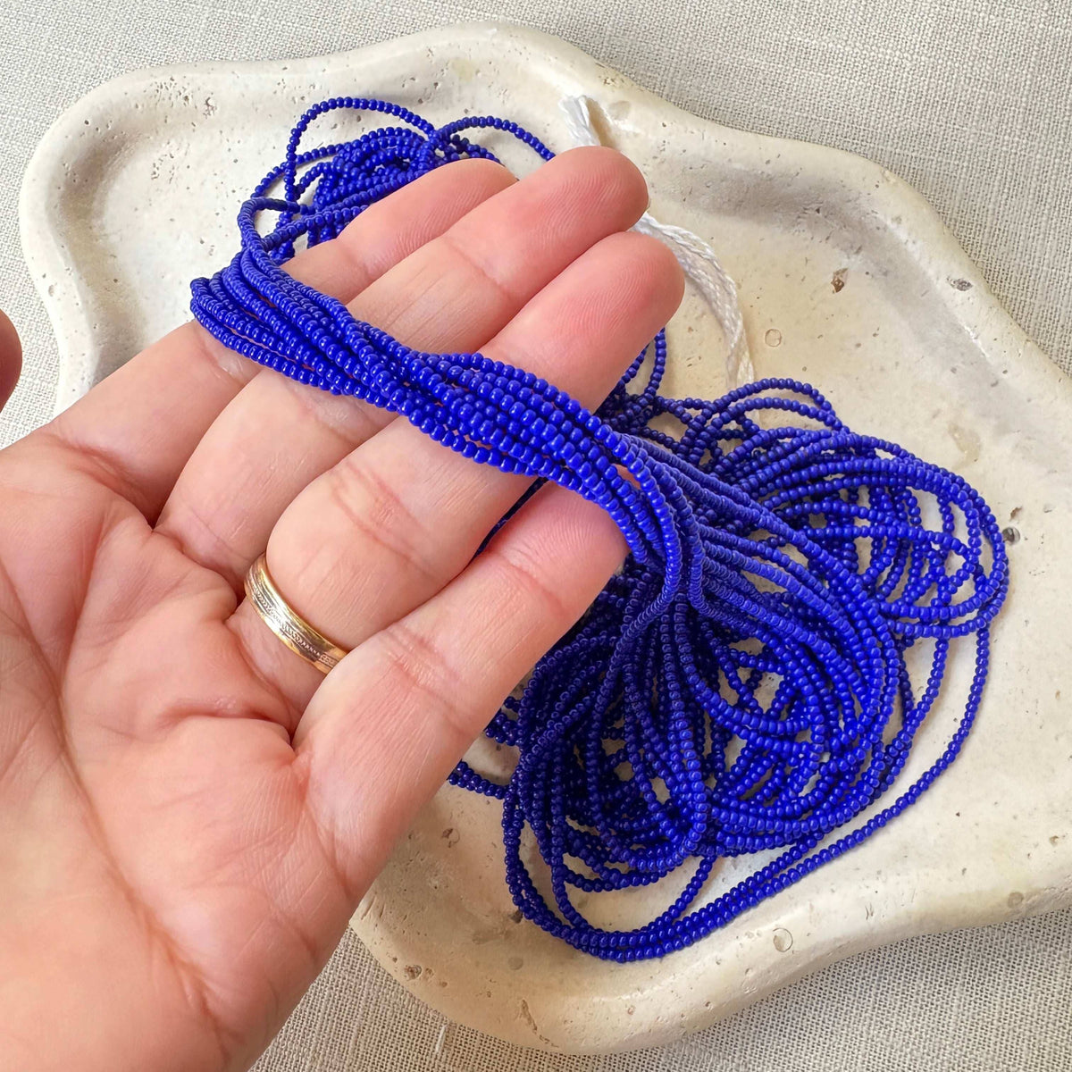 Colar em contas de vidro (Miçanga) - 9 fios azul