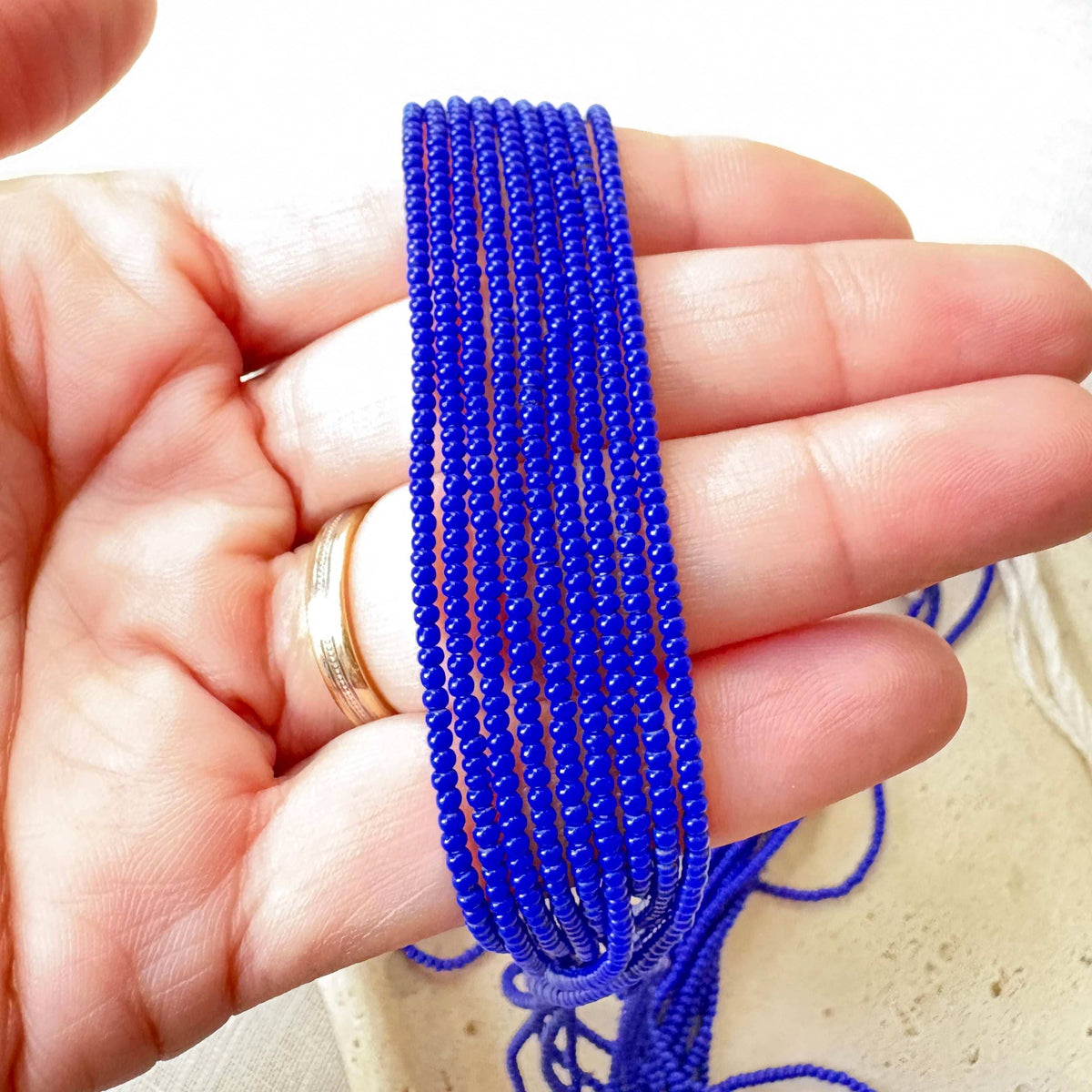Colar em contas de vidro (Miçanga) - 9 fios azul