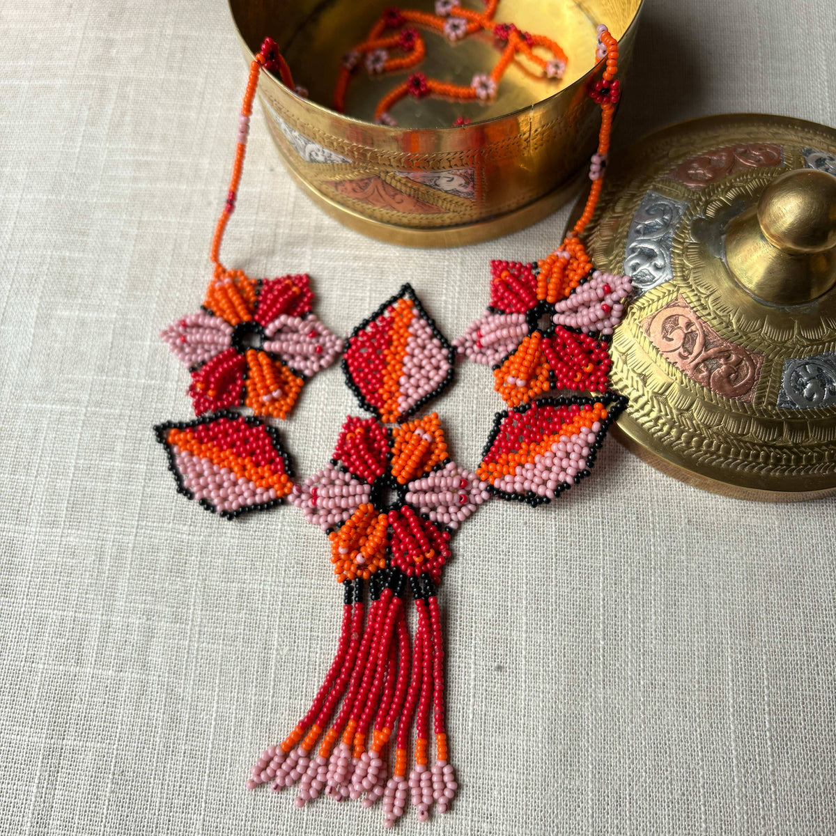Collier en perles de verre (Miçanga) multicolore - fleurs rouge orange et rose