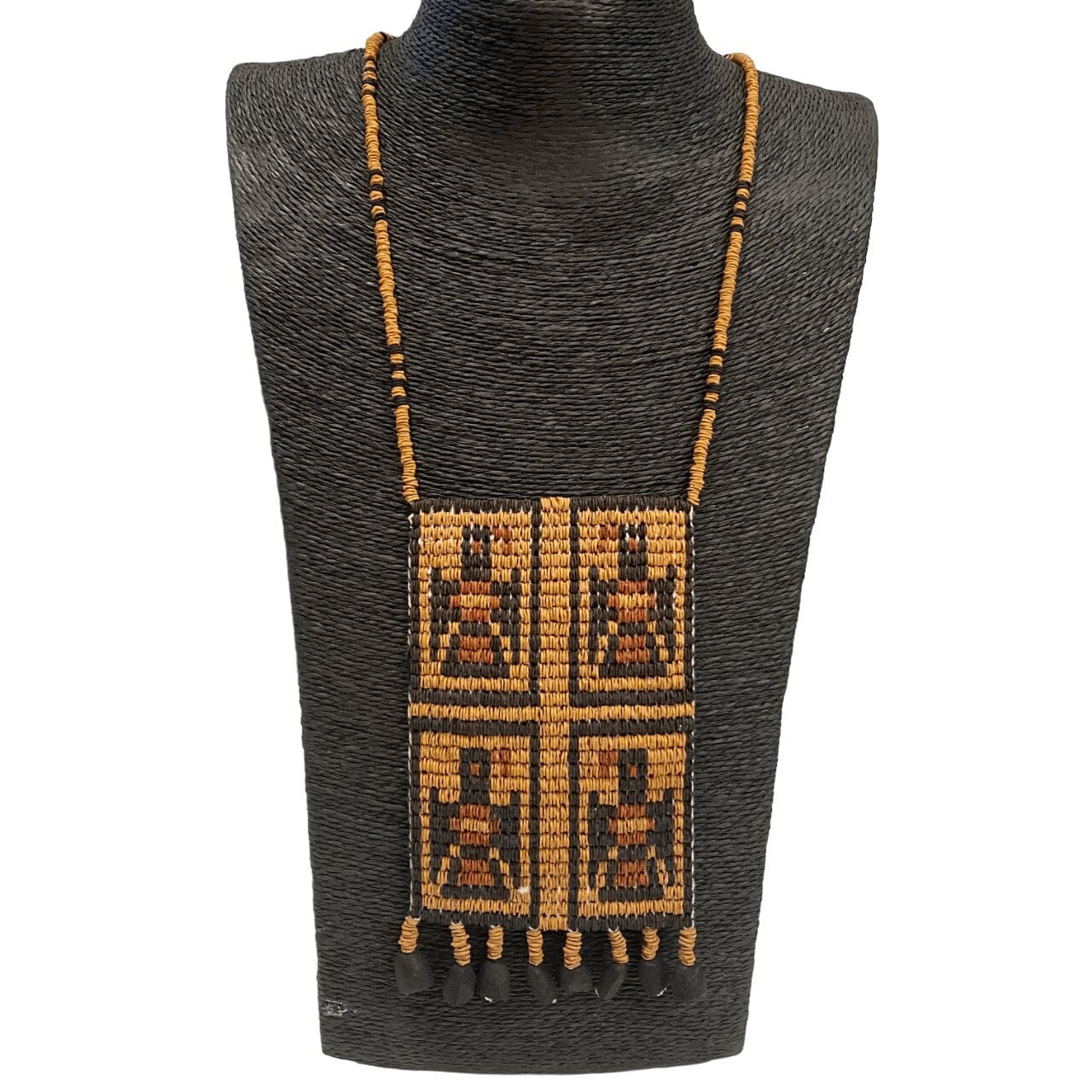 Collier traditionnel - graines naturelles de morototo - Ethnie Katuena Collier Ethnie Katuena, localisée dans les états de l' Amazonas, Pará et Roraima dans le Nord du Brésil.