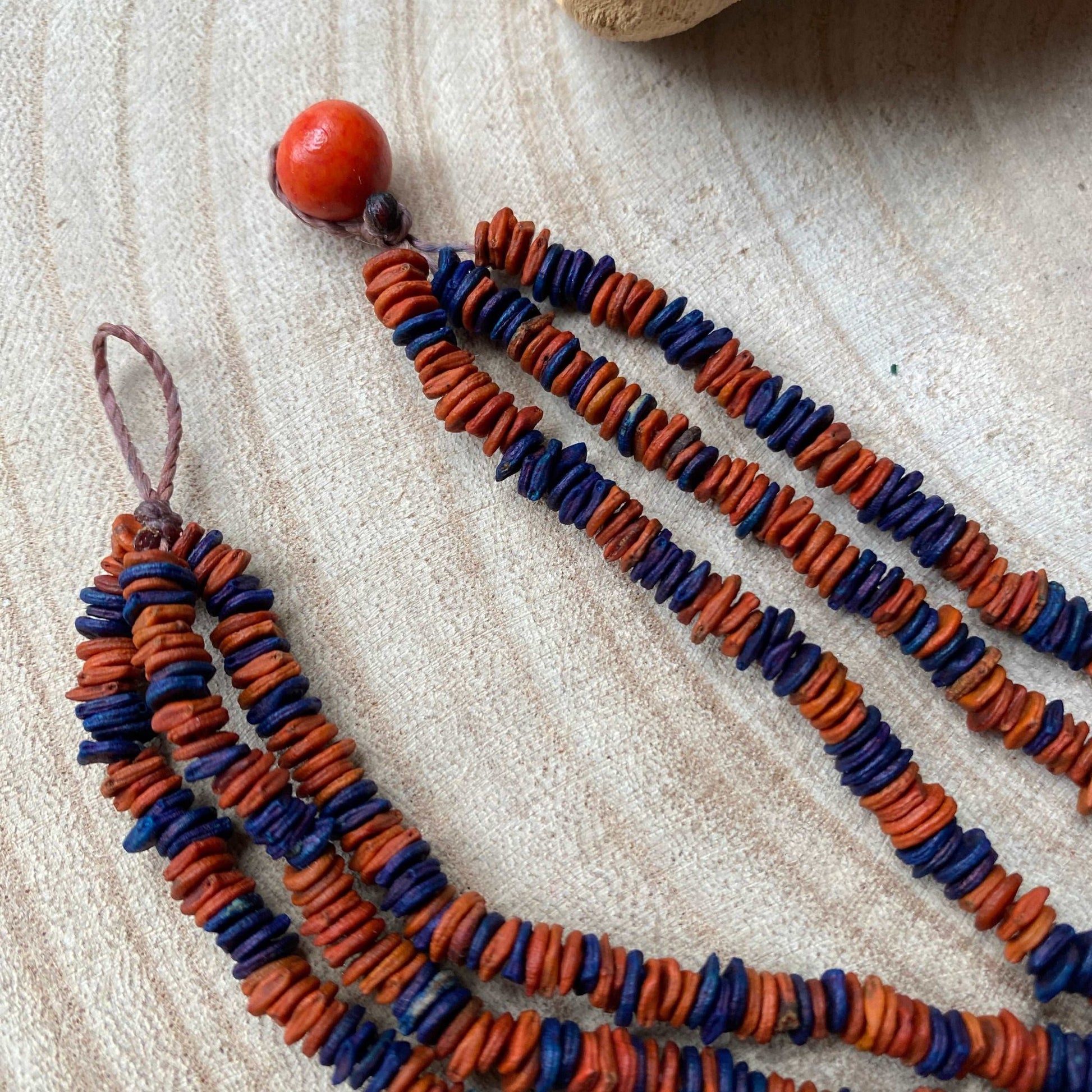Collier de graines de morototo bicolores 3 lignes et fermeture açai orange - Communauté Jamaraqua