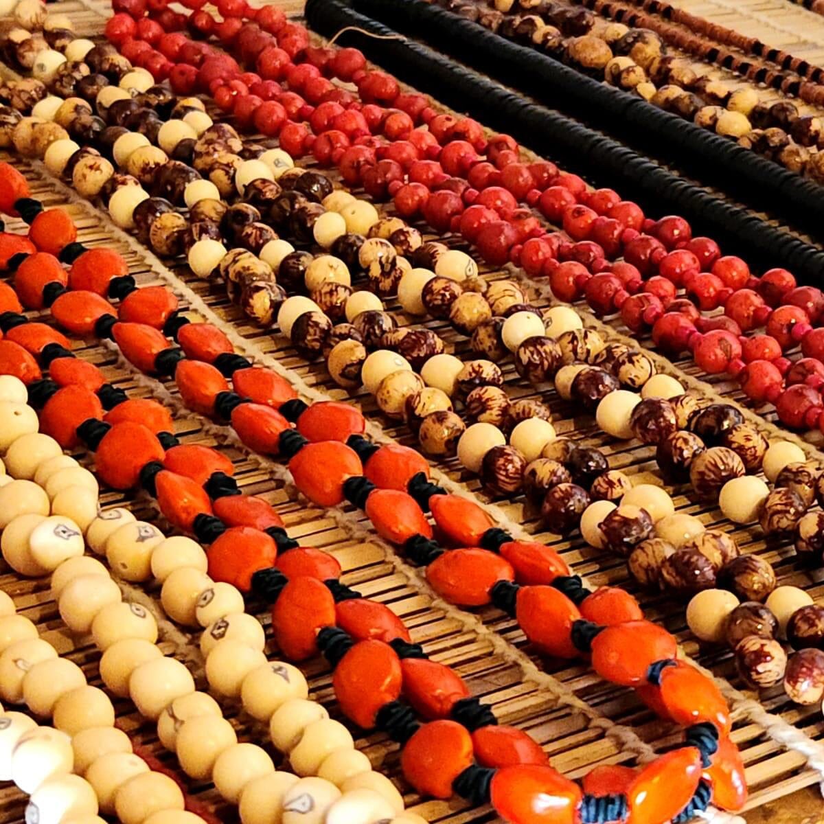 Bijoux de graines naturelles