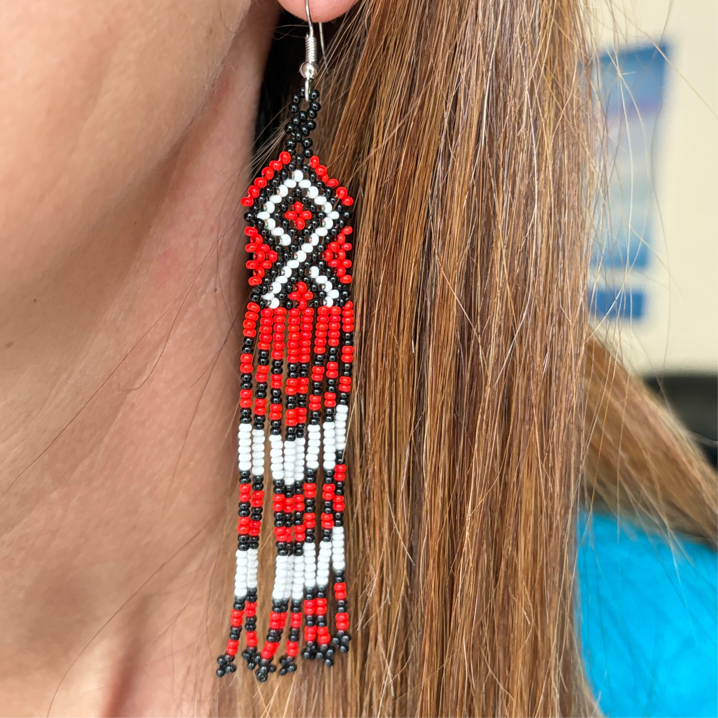 Boucles d'oreilles en perles de verre (miçanga) - rouge noir et blanc - Ethnie Wai Wai