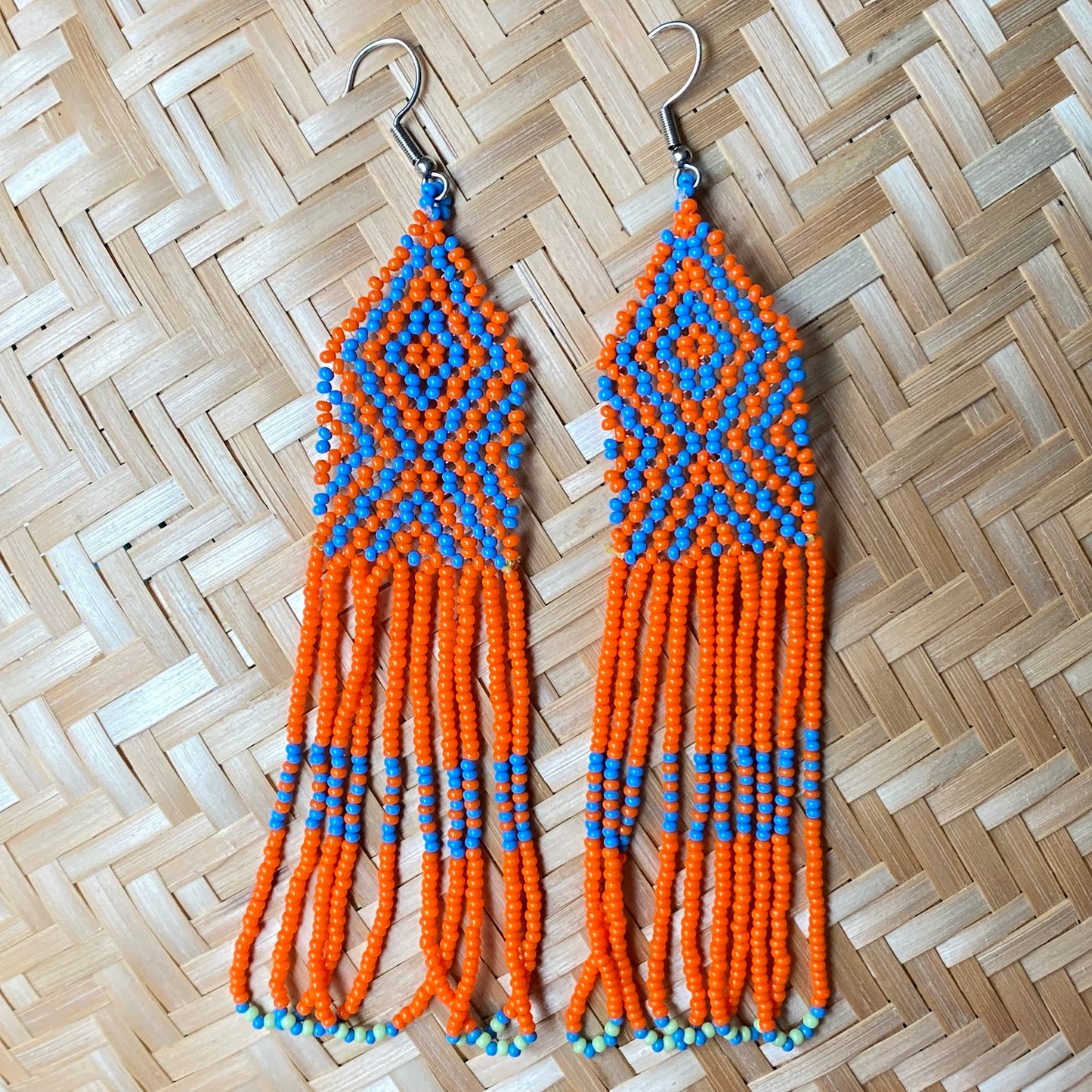 Boucles d'oreilles Miçanga - orange et bleu losange - Ethnie Kayapo