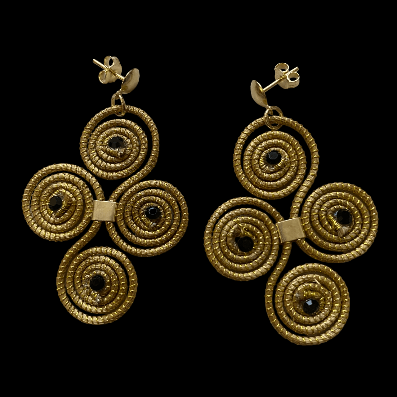 Boucles d'oreilles Capim Dourado 4 mandalas cristal couleur noire en croix