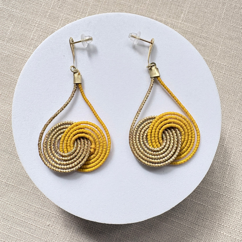 Boucles-oreilles-Capim-Dourado-buriti-jaune-infini-3