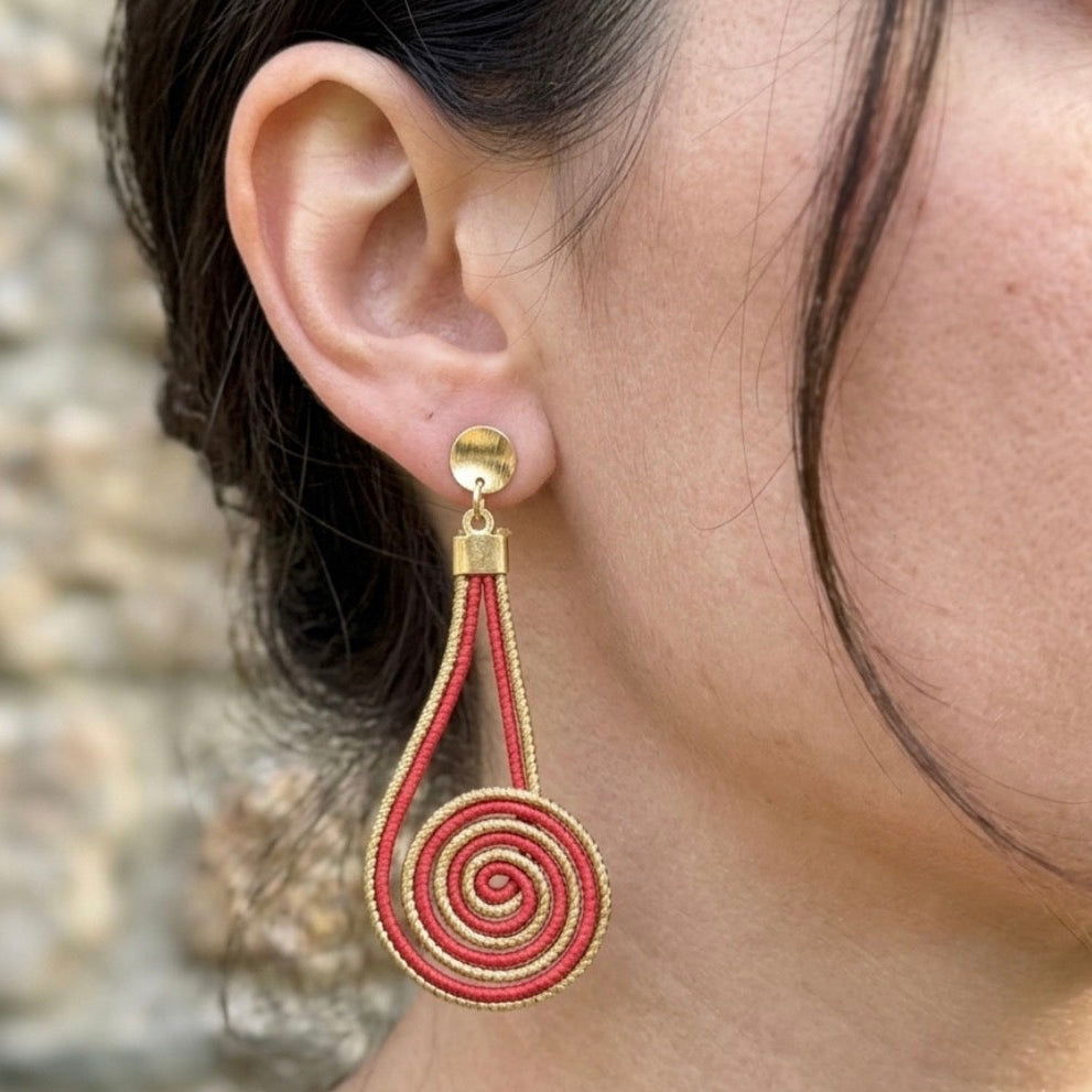 Boucles-oreilles-Capim-Dourado-buriti-rouge-spirale-1