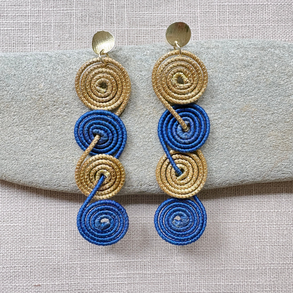 Boucles-oreilles-capim-dourado-buriti-bleu-quatre-spirales-2