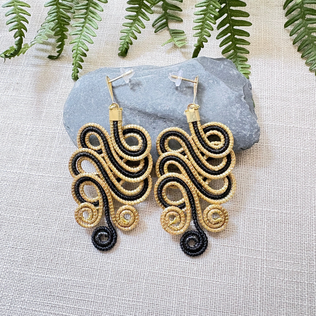 Boucles-oreilles-capim-dourado-buriti-noir-2