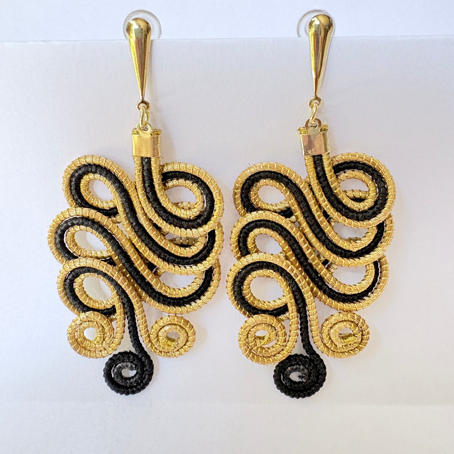 Boucles-oreilles-capim-dourado-buriti-noir-3
