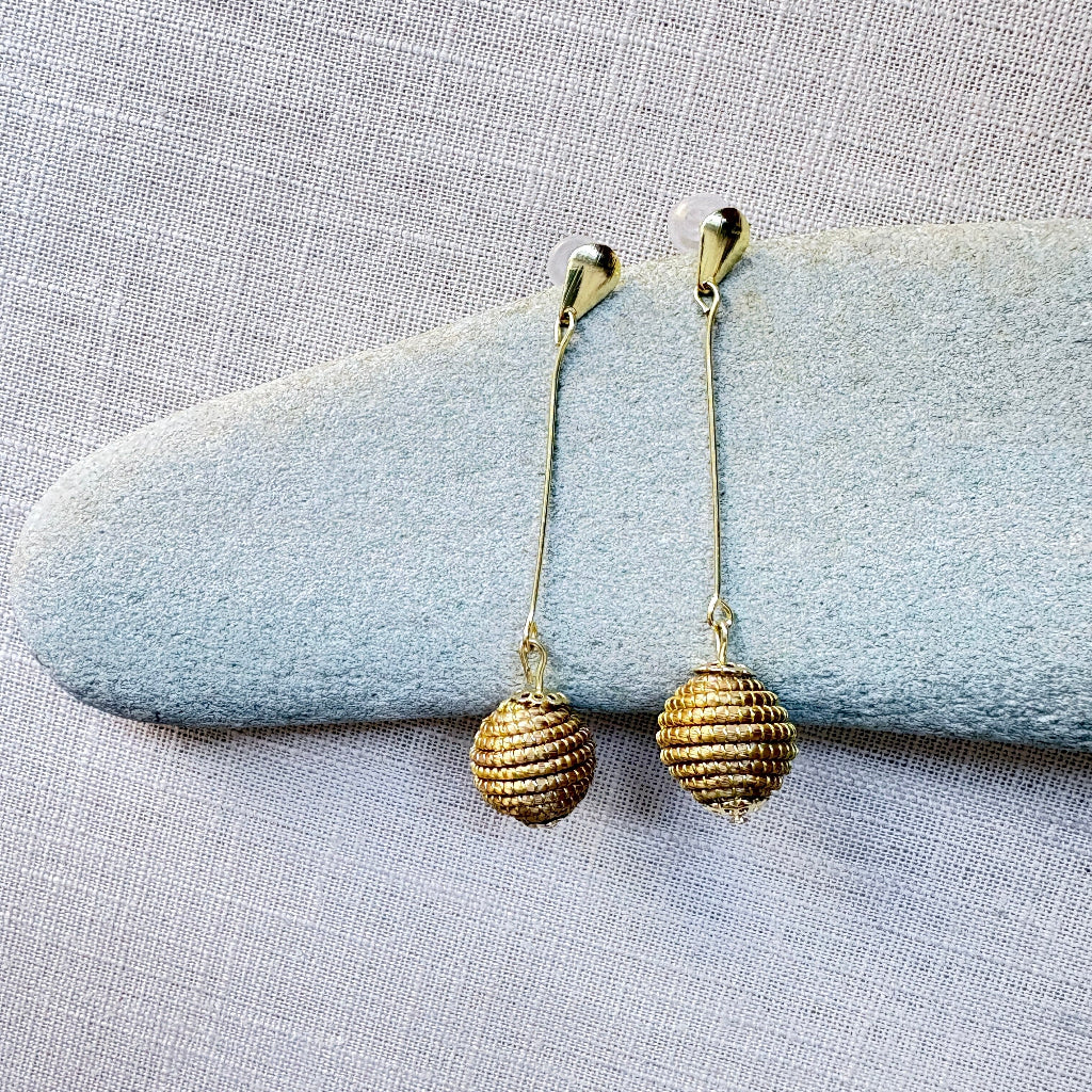 Boucles-oreilles-capim-dourado-tige-perle-2