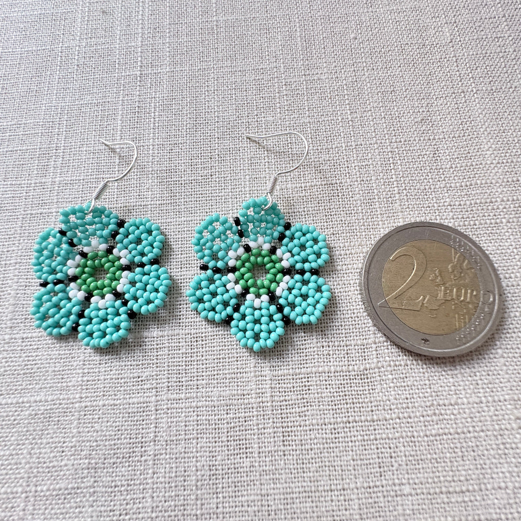 Boucles oreilles fleur bleue 1