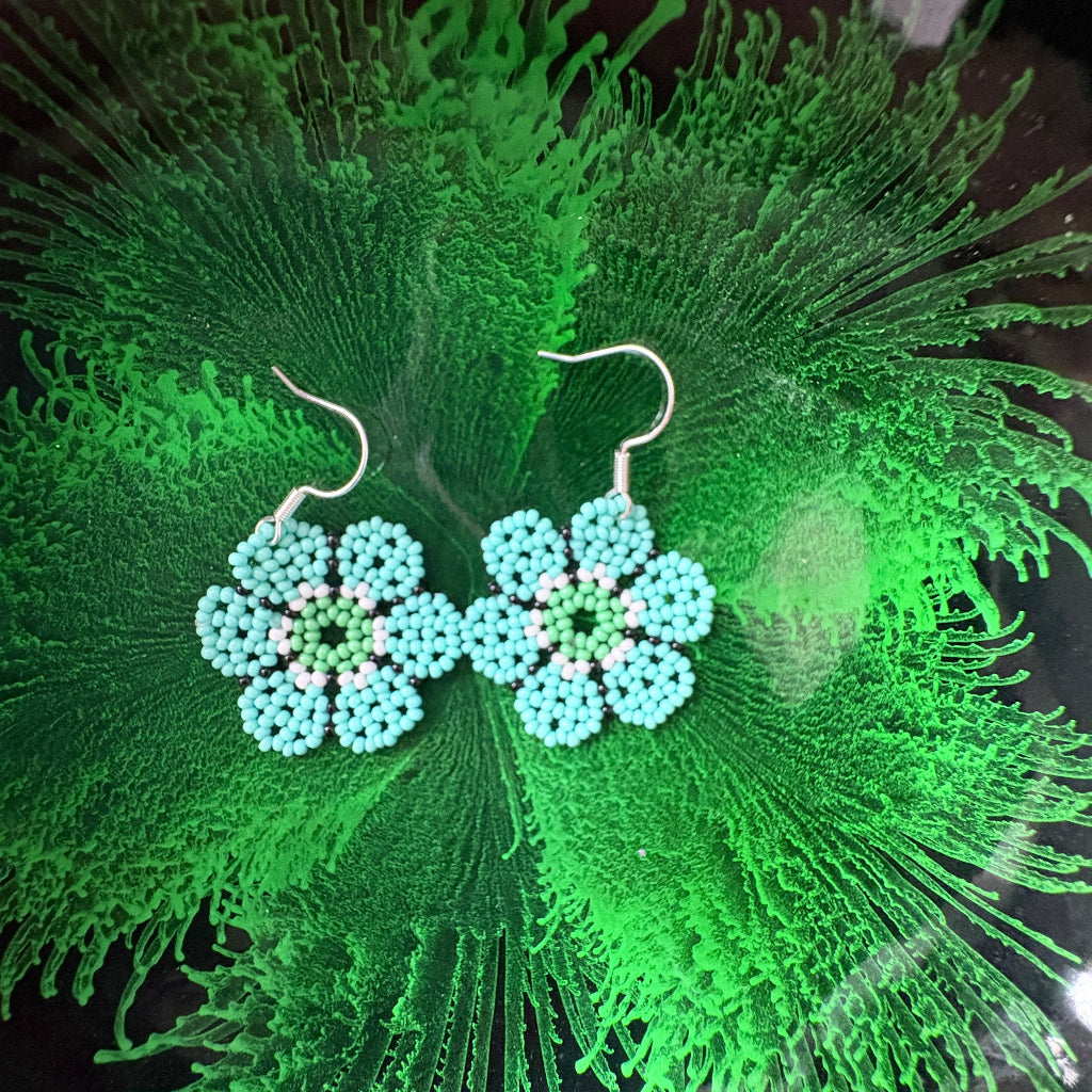 Boucles oreilles fleur bleue 1