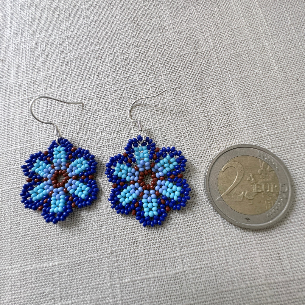Boucles oreilles fleur bleue 4
