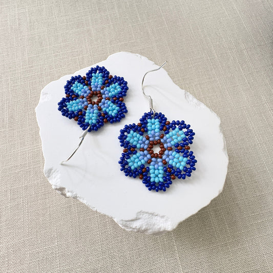 Boucles oreilles fleur bleue 4