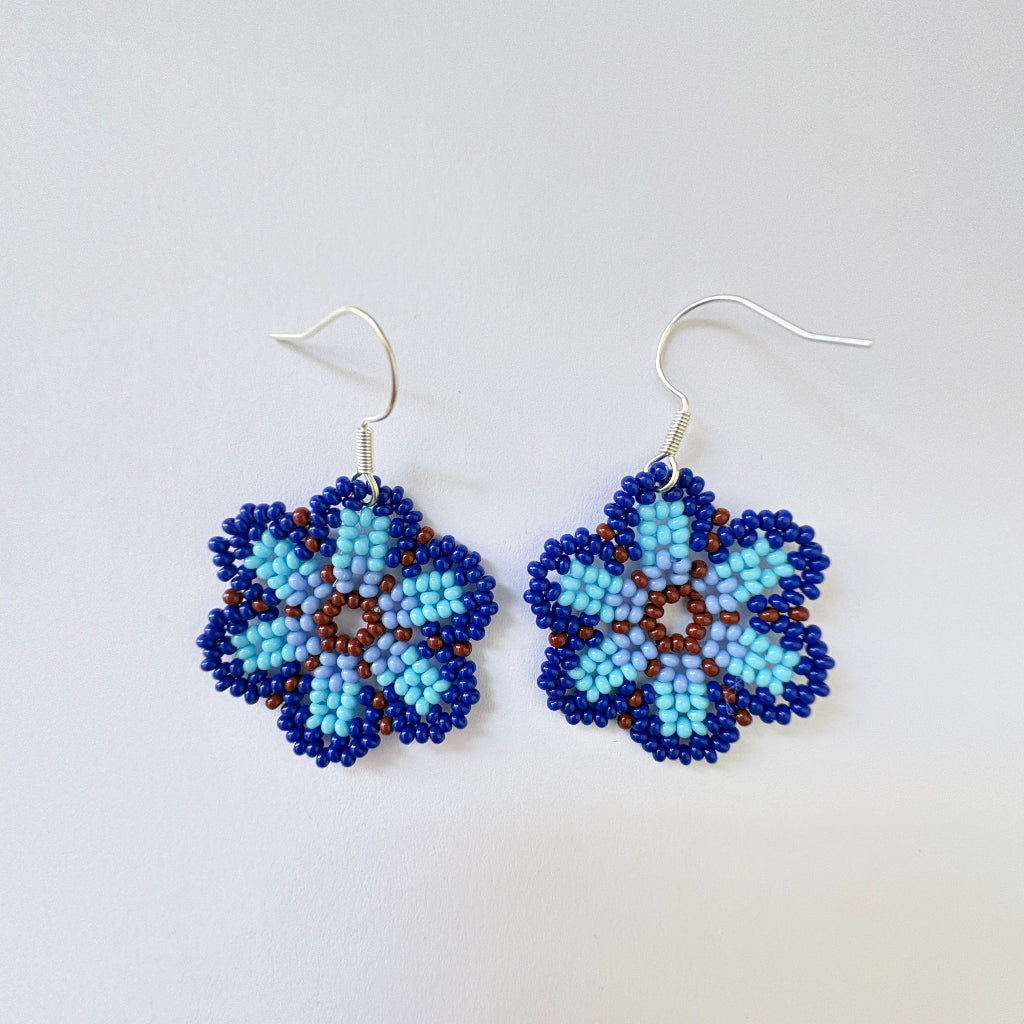 Boucles oreilles fleur bleue 4