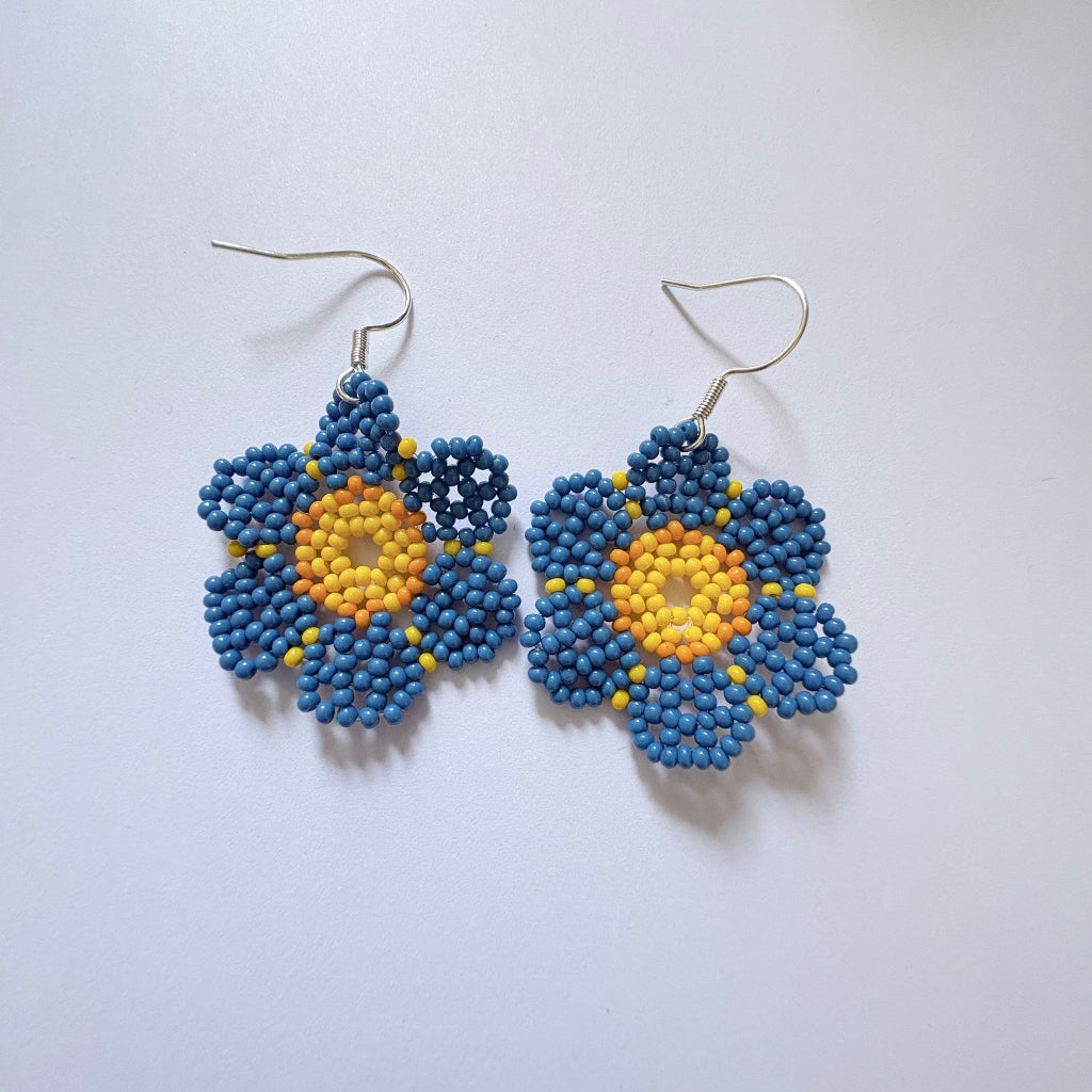 Boucles oreilles fleur bleue 5