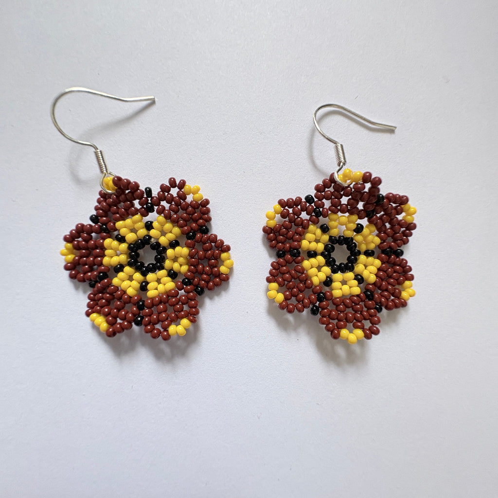 Boucles oreilles fleur marron