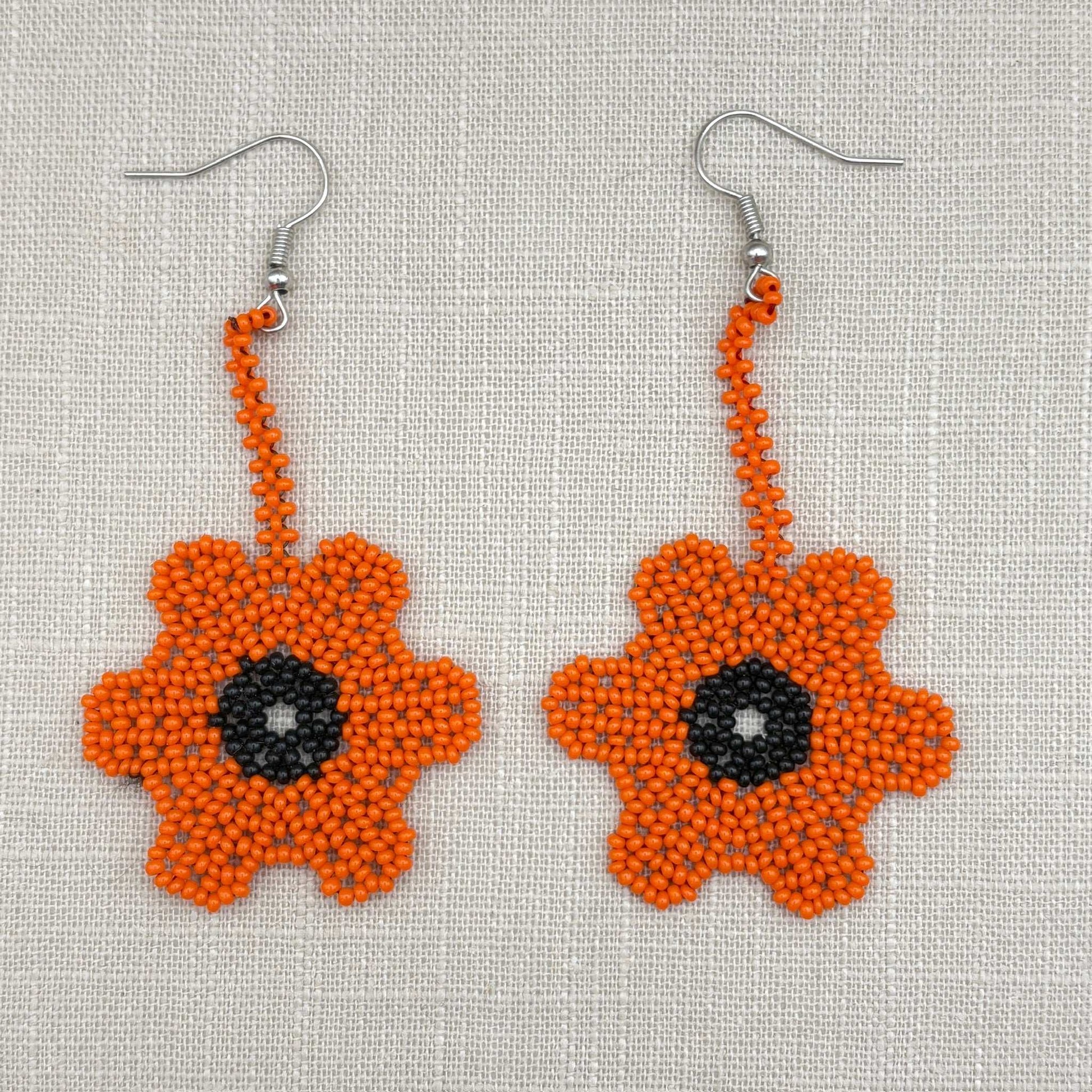 Boucles d'oreilles en perles de verre (miçanga) -  Fleur orange coeur noir- Ethnie Wai Wai