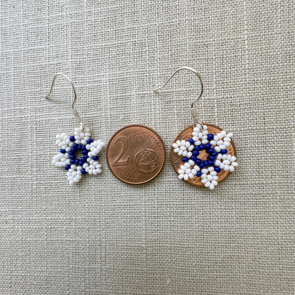 Boucles oreilles petite fleur blanc