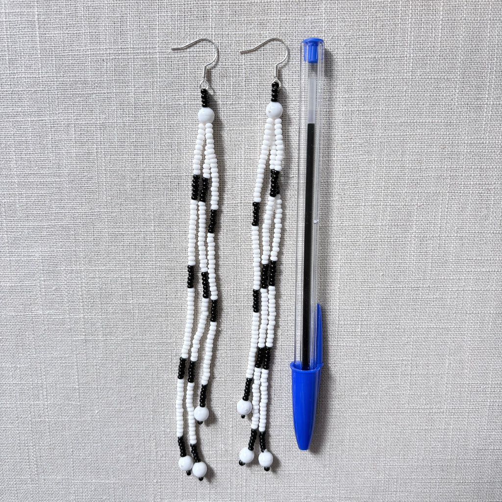 Boucles oreilles verre noir blanc