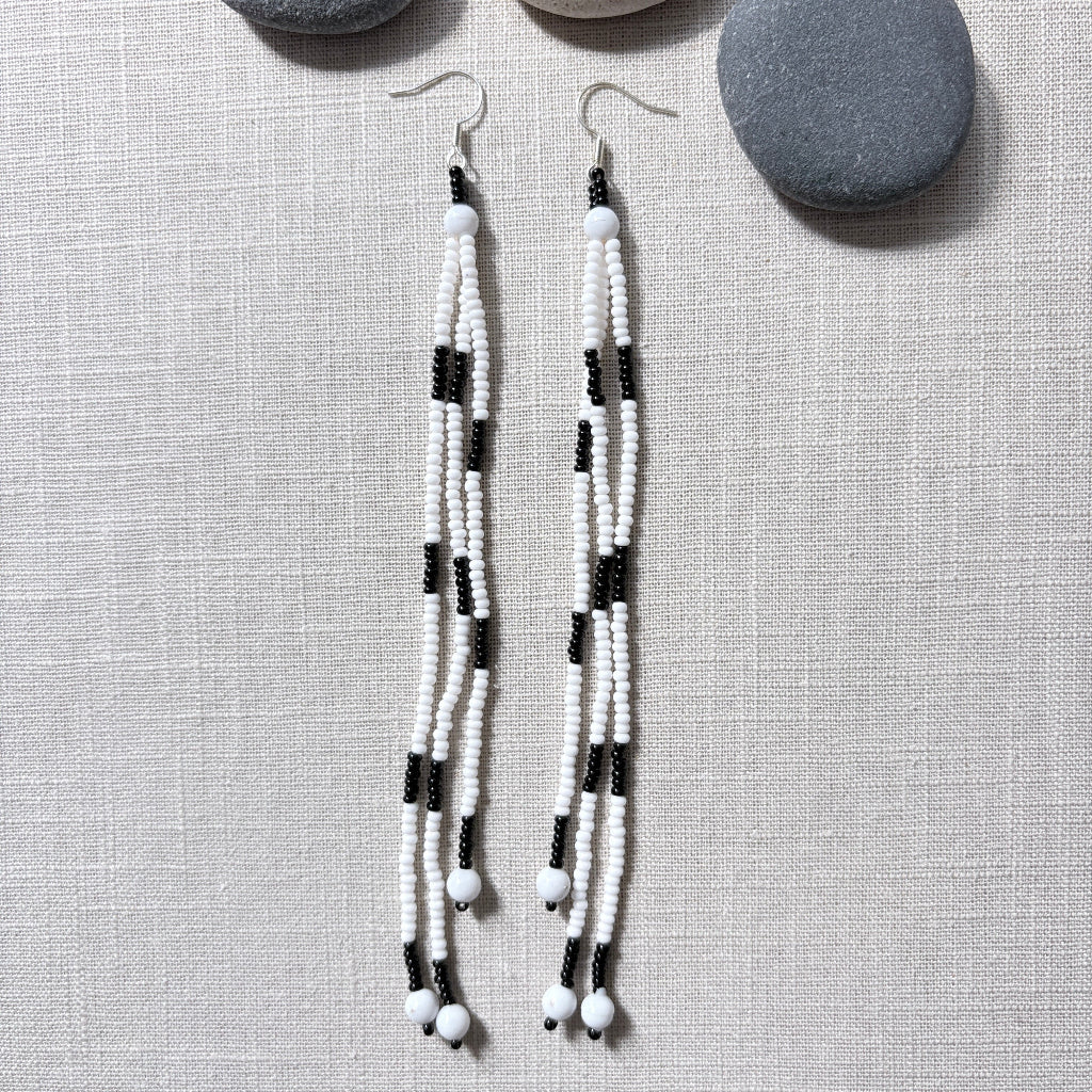 Boucles oreilles verre noir blanc