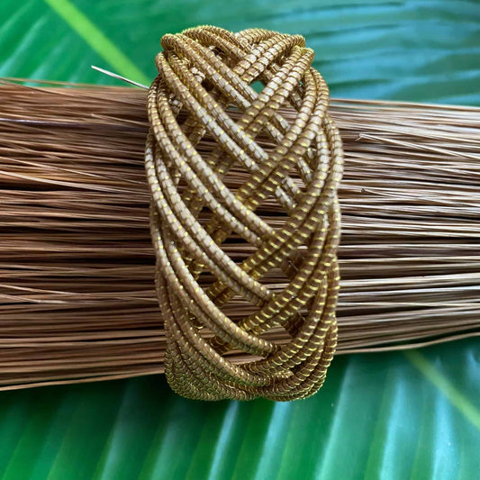 Bracelet Capim Dourado entrelacé en V