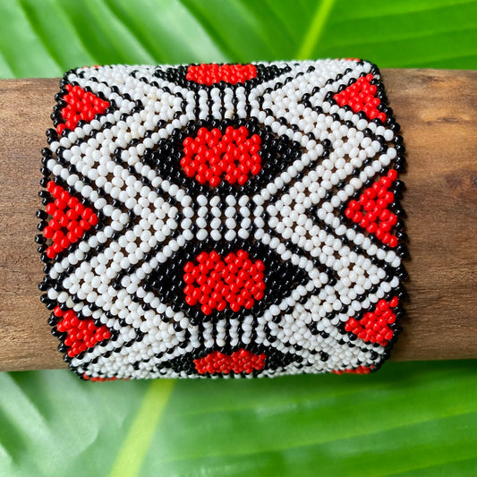 Bracelet Miçanga - petite taille - rouge et blanc hexagonal - Ethnie Kayapo